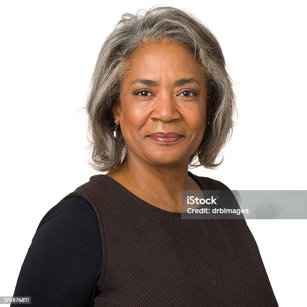 Contenido Retrato De Mujer Madura Foto de stock y más banco de imágenes de Africano-americano - Africano-americano, Mujeres, Una sola mujer