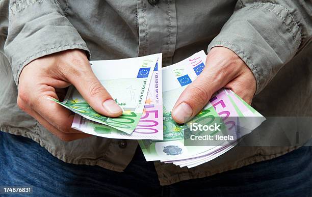 Geld Zählen Stockfoto und mehr Bilder von 500 - 500, Bankgeschäft, Bezahlen