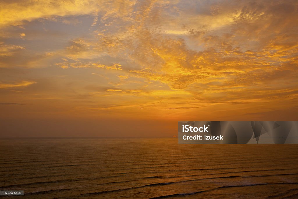 Gold Meer Sonnenuntergang - Lizenzfrei Abenddämmerung Stock-Foto
