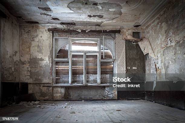 Foto de Abandonado Villa e mais fotos de stock de Abandonado - Abandonado, Anti-higiênico, Antigo