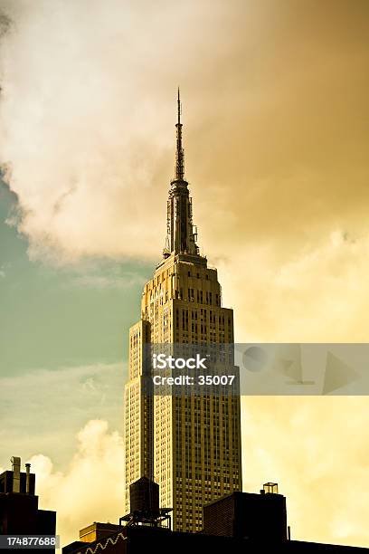 Edificio Empire State Foto de stock y más banco de imágenes de Aire libre - Aire libre, Anochecer, Arquitectura