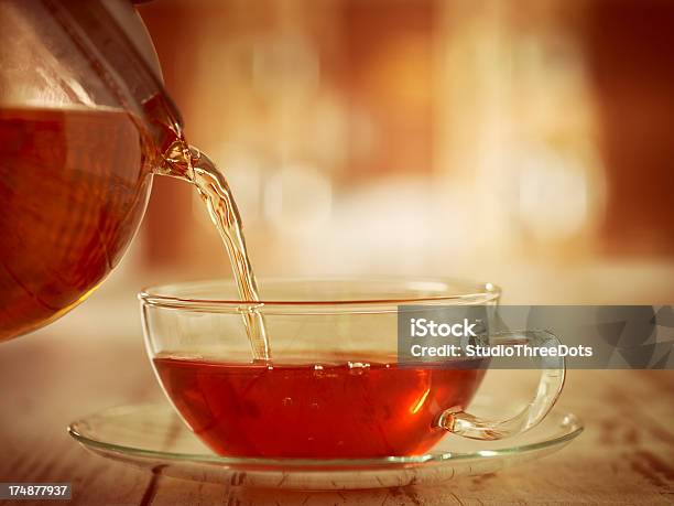 Chá De Hibisco - Fotografias de stock e mais imagens de Chá - Bebida quente - Chá - Bebida quente, Hibisco, Alimentação Saudável