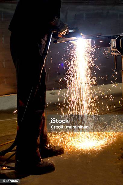 Schweißer Stockfoto und mehr Bilder von Arbeiten - Arbeiten, Arbeiter, Bauarbeiter