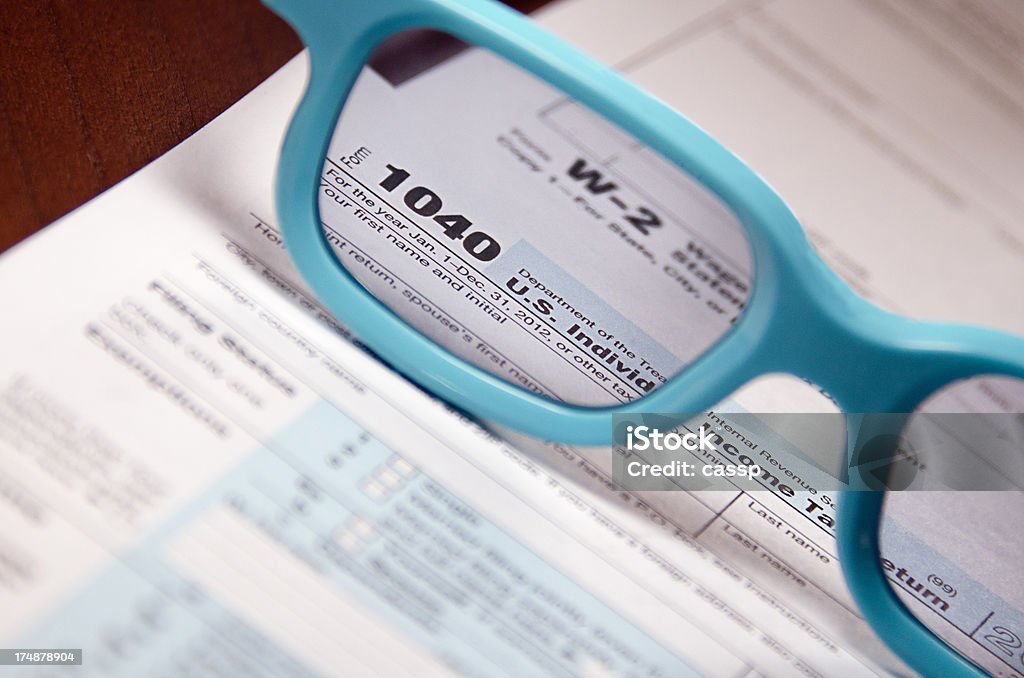 Preparación de impuestos - Foto de stock de Archivar documentos libre de derechos