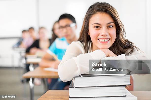 Female Student In Class Stockfoto und mehr Bilder von 20-24 Jahre - 20-24 Jahre, Akademisches Lernen, Bildung
