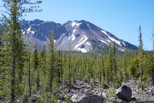 Lassen Nat. Park is a Nationalpark in the northeastern of California. Lassen peak is the largest plug dome volcano in the world. the park was founded by President Theodore Roosevelt in 1907.