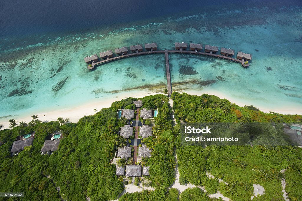 Vista aerea splendida isola resort - Foto stock royalty-free di Acqua