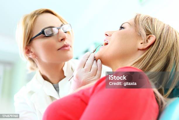 치아용 검사 2명에 대한 스톡 사진 및 기타 이미지 - 2명, 30-39세, 건강 진단