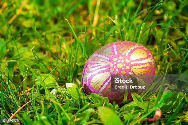 Uovo Di Pasqua - Fotografie stock e altre immagini di Close-up - Close-up, Colore brillante, Colore saturo