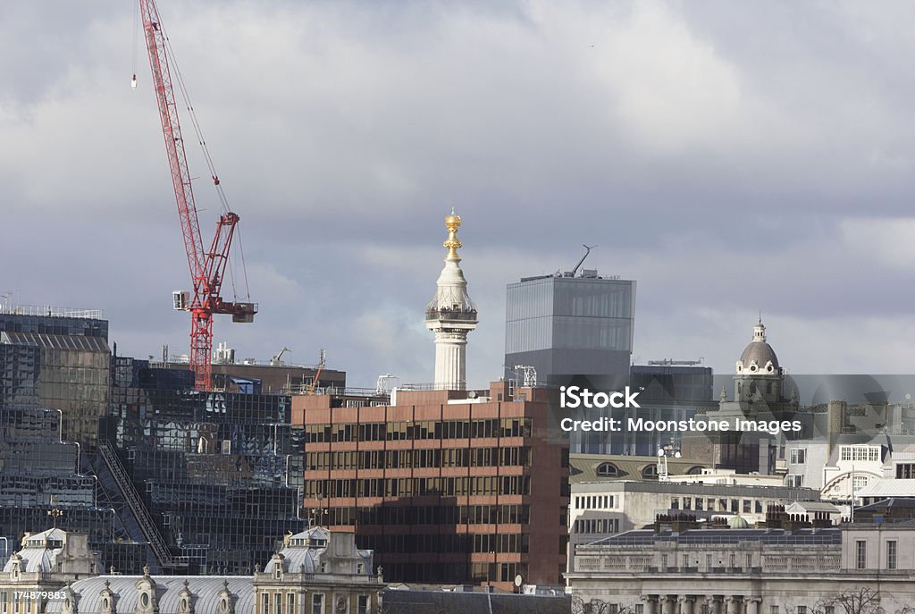 O monumento na cidade de Londres, Inglaterra - Foto de stock de Monumento ao Grande Incêndio de Londres royalty-free