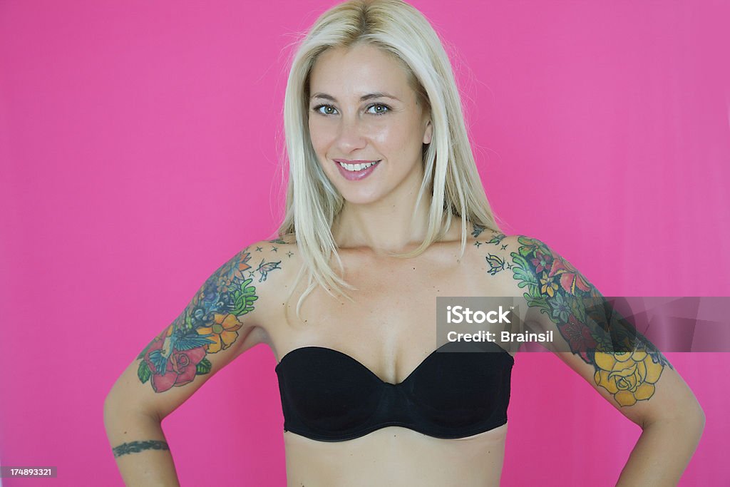 Kobieta z tatuaże - Zbiór zdjęć royalty-free (30-39 lat)