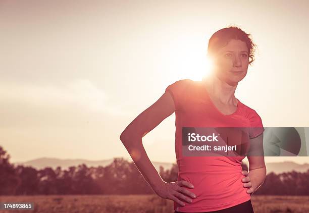 Apres Desporto - Fotografias de stock e mais imagens de Adulto - Adulto, Atividade Recreativa, Atividades de Fim de semana