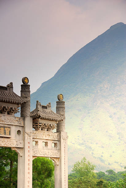 Antica porta in Cina moderna - foto stock