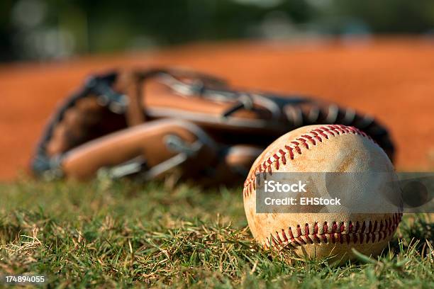 Rękawica Baseball Piłka Rękawiczka Z - zdjęcia stockowe i więcej obrazów Baseball - Baseball, Bez ludzi, Fotografika