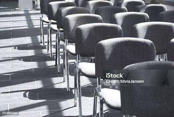 Stühle Stockfoto und mehr Bilder von Abstrakt - Abstrakt, Bericht, Bildung
