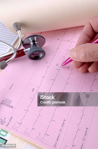 Diagramma Medico - Fotografie stock e altre immagini di Ambulatorio medico - Ambulatorio medico, Attrezzatura, Composizione verticale