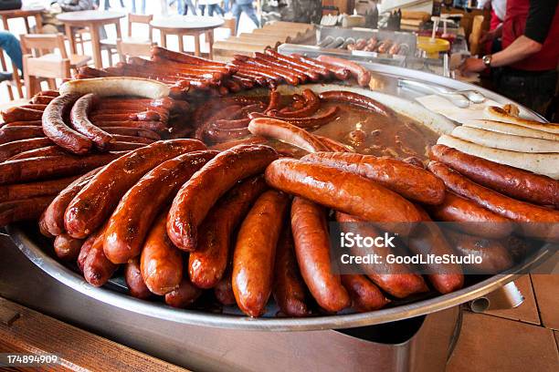 Foto de Preparação De Salsichas e mais fotos de stock de Abundância - Abundância, Alimentação Não-saudável, Carne