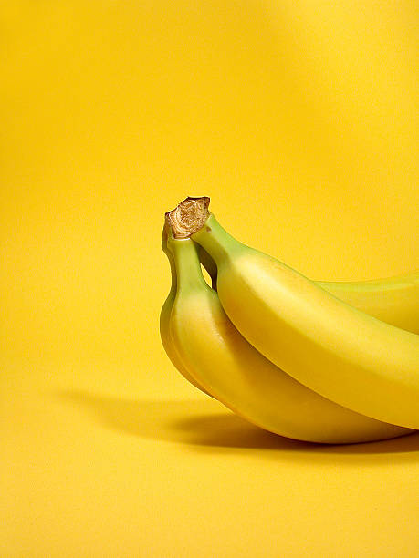 bananas - banana bunch yellow healthy lifestyle - fotografias e filmes do acervo