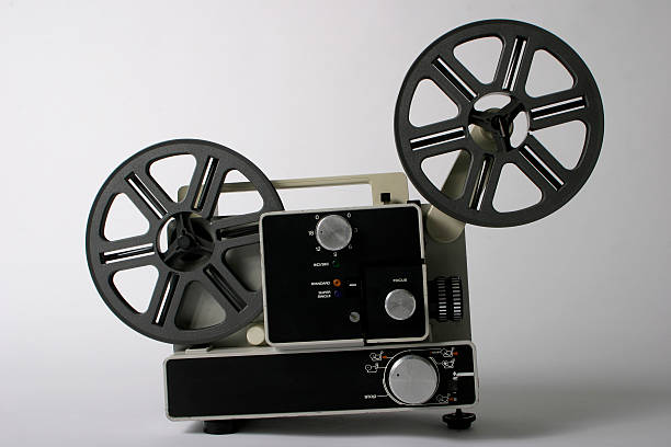 projecteur de cinéma maison - director film industry camera old fashioned photos et images de collection