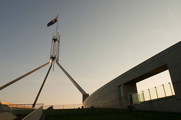bandera australiana - parliament building fotografías e imágenes de stock