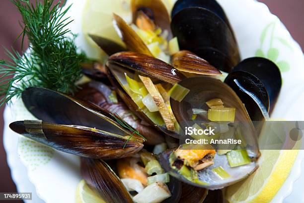 Gedünstete Muscheln Stockfoto und mehr Bilder von Alkoholisches Getränk - Alkoholisches Getränk, Ansicht aus erhöhter Perspektive, Bildhintergrund