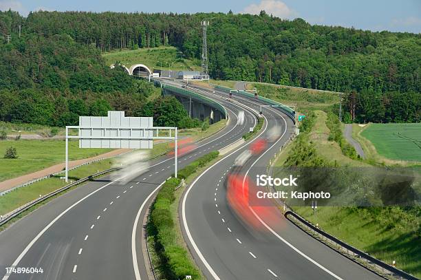 Szosa - zdjęcia stockowe i więcej obrazów Republika Czeska - Republika Czeska, Droga publiczna, Samochód