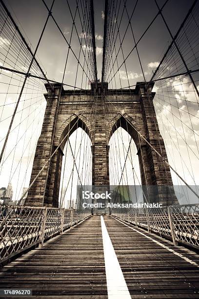 Brooklyn Bridge Stockfoto und mehr Bilder von Architektur - Architektur, Aufnahme von unten, Bogen - Architektonisches Detail