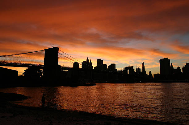 Manhattanu w zachód słońca w jesieni – zdjęcie