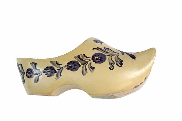 вручную и окрашенными вручную мини-голландский деревянные обувь, изолированные на белом - retro revival old fashioned hand colored photography стоковые фото и изображения