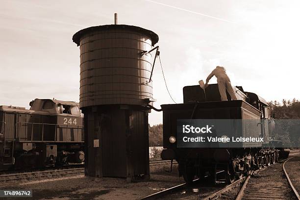 Steamtrain Manutenzione Seppia - Fotografie stock e altre immagini di Acciaio - Acciaio, Acqua, America del Nord