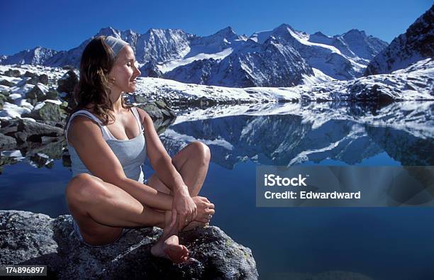 Foto de Refletindo Um Reflexo e mais fotos de stock de Alpes europeus - Alpes europeus, Autoconfiança, Beleza