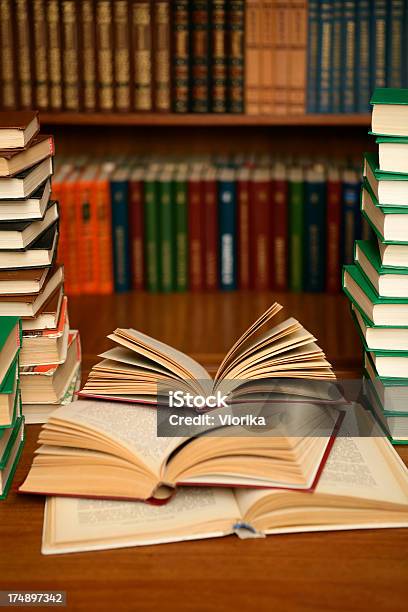 Foto de World De Livros e mais fotos de stock de Aberto - Aberto, Amontoamento, Aprender