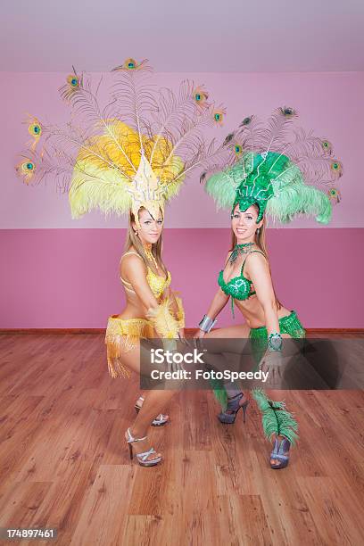 Samba Dancers - zdjęcia stockowe i więcej obrazów Artysta - Artysta, Bikini, Brazylia