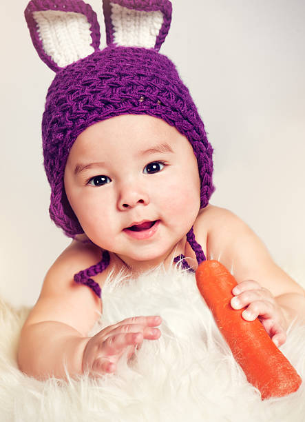 bunny babe - easter bonnets photos photos et images de collection