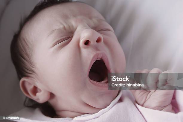베이비 하품하다 아기에 대한 스톡 사진 및 기타 이미지 - 아기, 유머, 잠자기