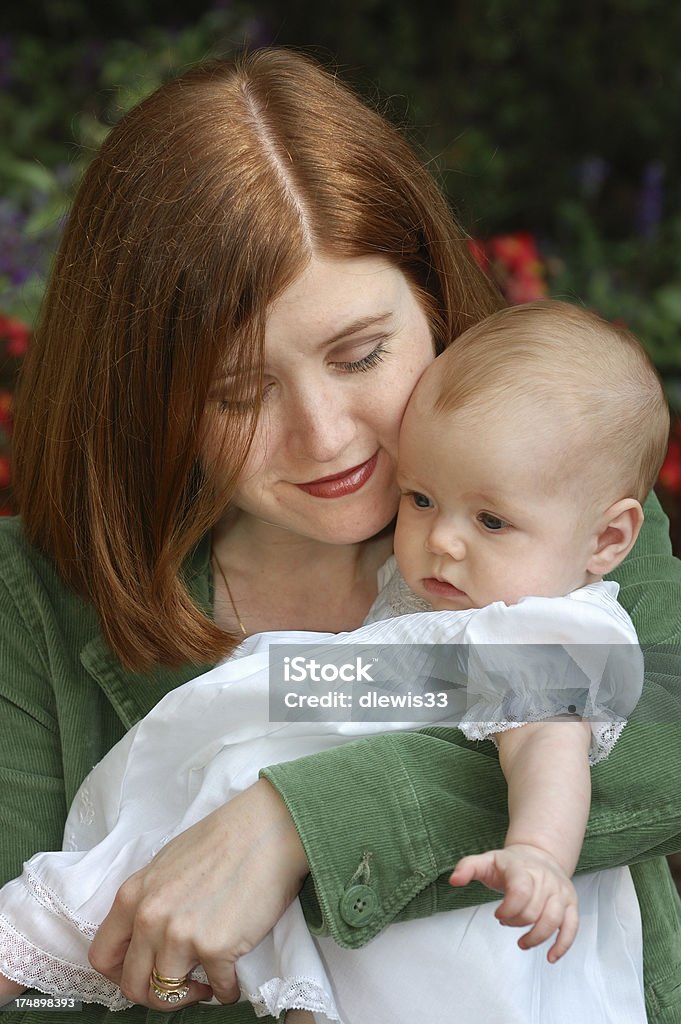 Madre y niño - Foto de stock de Abrazar libre de derechos