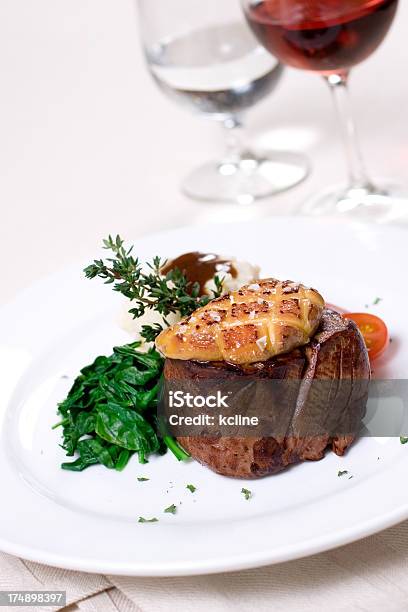 Foto de Filémignon Grelhado Com Foie Gras e mais fotos de stock de Bife - Bife, Luxo, Elegância