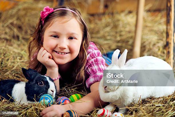 Pasqua - Fotografie stock e altre immagini di Caccia all'uovo di Pasqua - Caccia all'uovo di Pasqua, 8-9 anni, Alimentazione sana