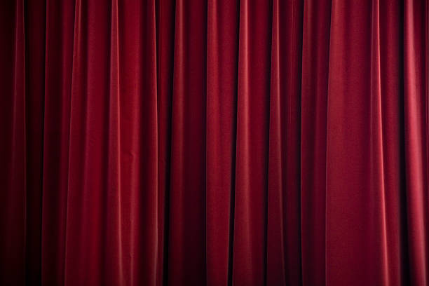 красный бархатный занавес - curtain velvet red stage стоковые фото и изображения