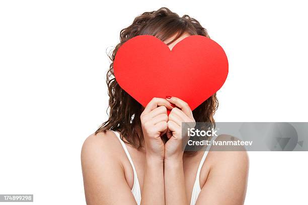 Junge Frau Holding Roten Papier Herz Stockfoto und mehr Bilder von Attraktive Frau - Attraktive Frau, Eine Frau allein, Eine Person