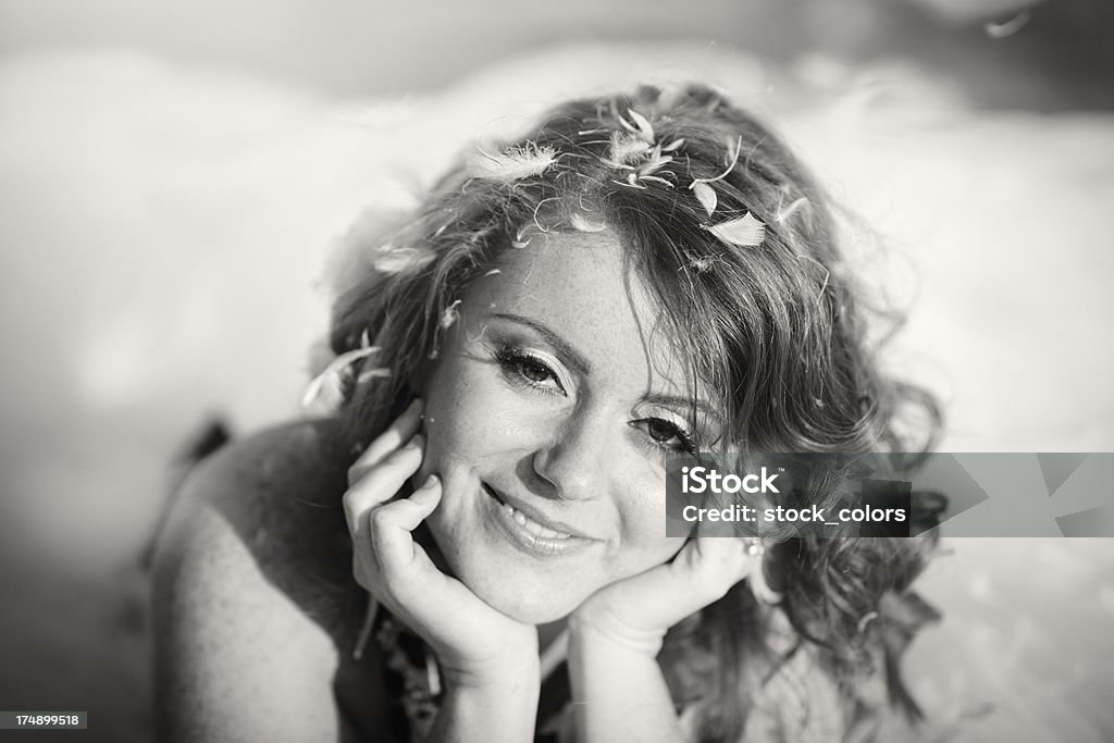 Волнистые волосы женщина - Стоковые фото Беззаботный роялти-фри