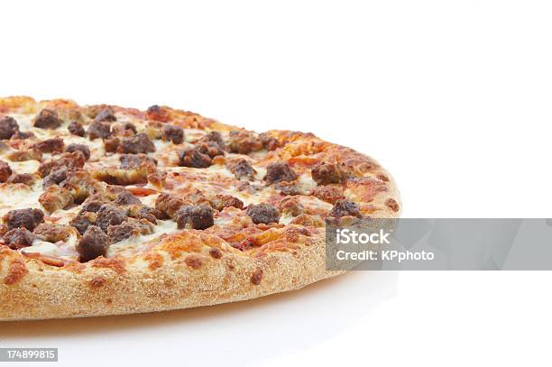 Foto de Pizza De Carne Lado e mais fotos de stock de Pizza - Pizza, Salsicha, Carne