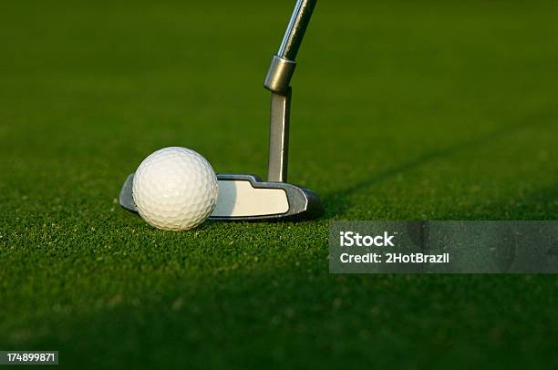 Golfball Und Putter Stockfoto und mehr Bilder von Anzeigetafel - Anzeigetafel, Ausrüstung und Geräte, Einfachheit