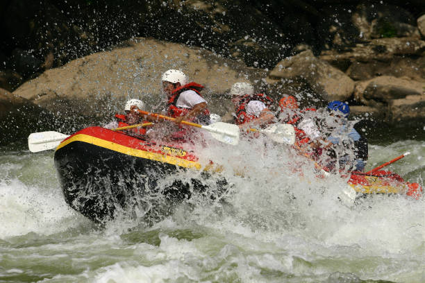 ejecutar el nuevo - rafting rapid white water atlanta whitewater boating fotografías e imágenes de stock