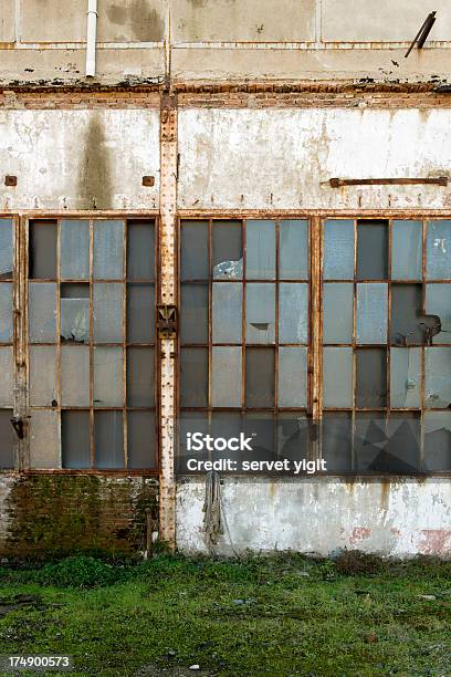 Foto de Antiga Fábrica Abandonada Edifício e mais fotos de stock de Abandonado - Abandonado, Paris, Abstrato