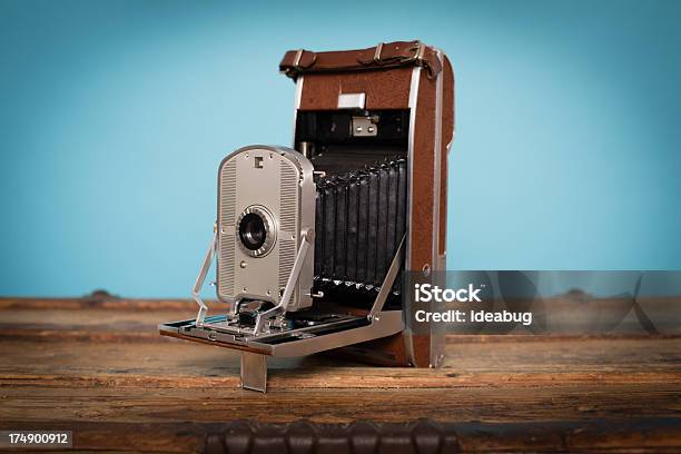 Primer Plano De Vintage Negro Y Marrón De La Cámara Inferior Foto de stock y más banco de imágenes de Anticuado