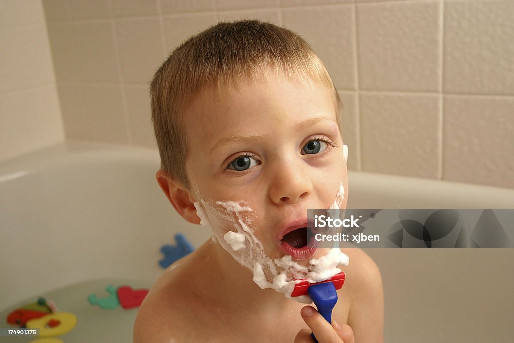 Junge Rasieren - Lizenzfrei Badewanne Stock-Foto