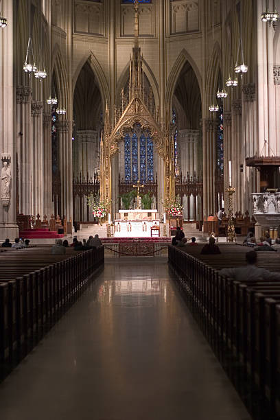 altar na catedral de st patrick - churchgoers - fotografias e filmes do acervo