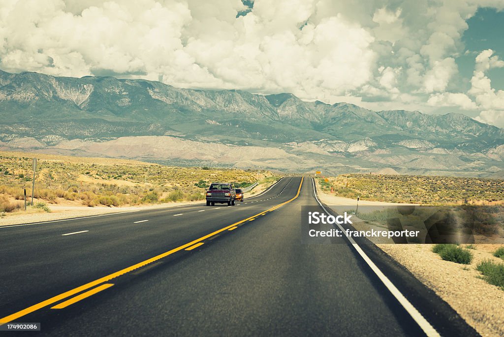 American road na route 66-EUA - Foto de stock de Abandonado royalty-free