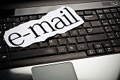 e-mail-melden-die-auf-laptop-tastatur.jpg?b=1&s=170x170&k=20&c=O7QHu9landYg3P_76mu4wLWYaqdHgO-Ed582XQeRNJ0=